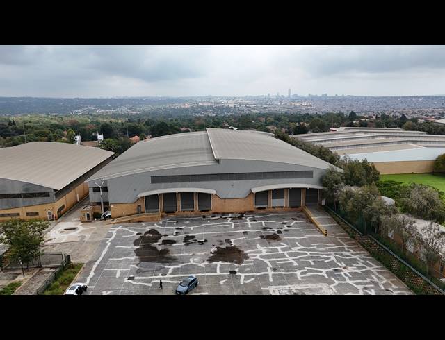 7,671M² WAREHOUSE TO LET IN LONGMEADOW